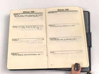 Der Soldatenfreund (Ausgabe C) Taschenkalender für die Luftwaffe 1938, über 300 Seiten, Einband löst sich, Maße 7,5 x 12,5 cm