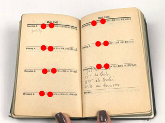 Der Soldatenfreund (Ausgabe A : Heer) Taschenjahrbuch für die Wehrmacht mit Kalender 1942, über 300 Seiten, Einband löst sich, Maße 7,5 x 12,5 cm