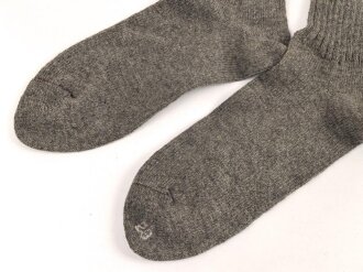Paar feldgraue Socken aus der Zeit des 2. Weltkrieg. Ungetragenes Paar