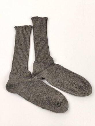Paar feldgraue Socken aus der Zeit des 2. Weltkrieg. Ungetragenes Paar