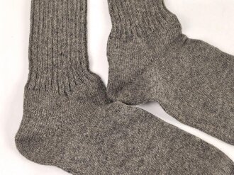 Paar feldgraue Socken aus der Zeit des 2. Weltkrieg. Ungetragenes Paar