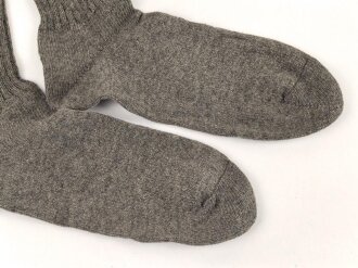 Paar feldgraue Socken aus der Zeit des 2. Weltkrieg. Ungetragenes Paar