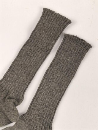 Paar feldgraue Socken aus der Zeit des 2. Weltkrieg. Ungetragenes Paar