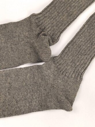 Paar feldgraue Socken aus der Zeit des 2. Weltkrieg. Ungetragenes Paar