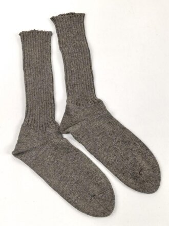 Paar feldgraue Socken aus der Zeit des 2. Weltkrieg. Ungetragenes Paar