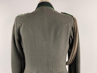 Heer, Waffenrock für einen Oberst im Gebirgsjäger Regiment 79. Getragenes Stück, die Ärmelpatten unrichtig neuzeitlich ergänzt.
