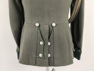 Heer, Waffenrock für einen Oberst im Gebirgsjäger Regiment 79. Getragenes Stück, die Ärmelpatten unrichtig neuzeitlich ergänzt.