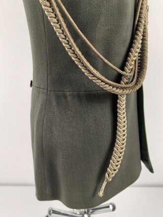 Heer, Waffenrock für einen Oberst im Gebirgsjäger Regiment 79. Getragenes Stück, die Ärmelpatten unrichtig neuzeitlich ergänzt.