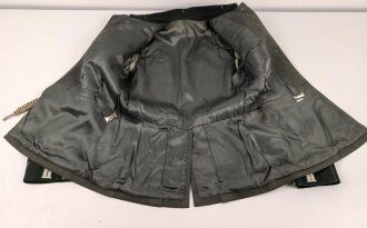 Heer, Waffenrock für einen Oberst im Gebirgsjäger Regiment 79. Getragenes Stück, die Ärmelpatten unrichtig neuzeitlich ergänzt.