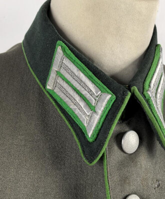 Heer, Waffenrock für einen Oberst im Gebirgsjäger Regiment 79. Getragenes Stück, die Ärmelpatten unrichtig neuzeitlich ergänzt.