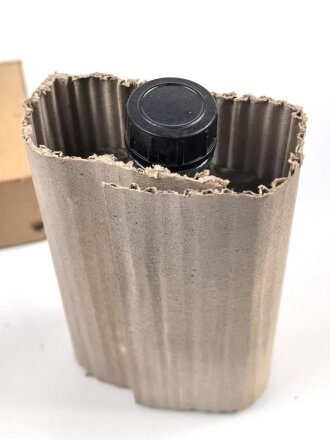 Feldpost Paket Wehrmacht, Original verpackte Glasflasche, Maße etwa 9 x 16 x 4,5cm