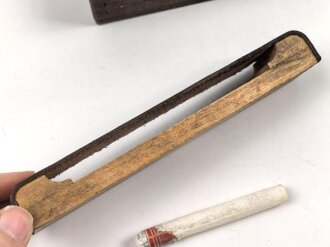 Kasten für persönliche Hygiene, laut Vorbesitzer aus dem Nachlass eines Offizier der Wehrmacht. Maße des Kasten etwa 16 x 21 x 6cm