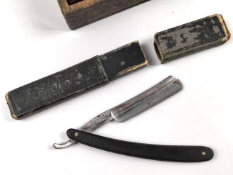 Kasten für persönliche Hygiene, laut Vorbesitzer aus dem Nachlass eines Offizier der Wehrmacht. Maße des Kasten etwa 16 x 21 x 6cm