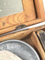 Kasten für persönliche Hygiene, laut Vorbesitzer aus dem Nachlass eines Offizier der Wehrmacht. Maße des Kasten etwa 16 x 21 x 6cm