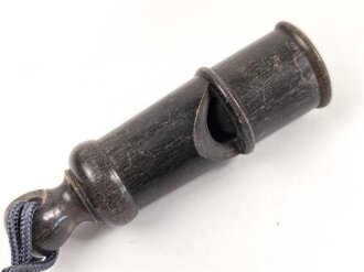 Trillerpfeife aus Holz , an Fangschnur