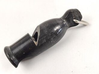 Trillerpfeife aus dunkelbrauner Preßmasse, gebraucht