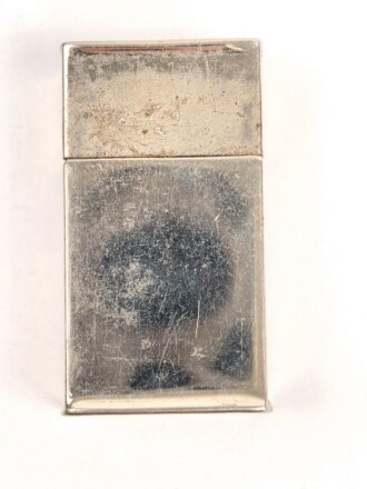 Metallbehälter mit Rasierklingen