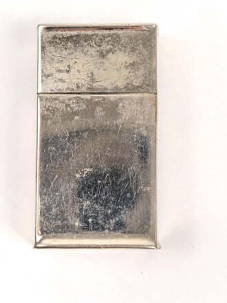 Metallbehälter mit Rasierklingen