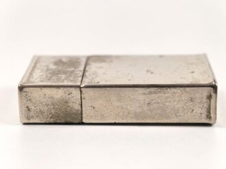 Metallbehälter mit Rasierklingen