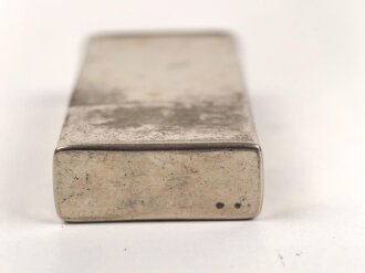 Metallbehälter mit Rasierklingen