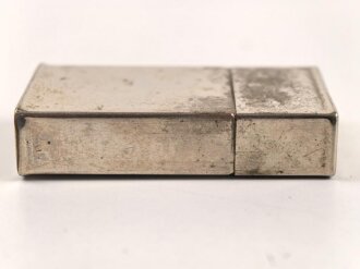 Metallbehälter mit Rasierklingen