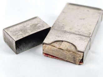 Metallbehälter mit Rasierklingen