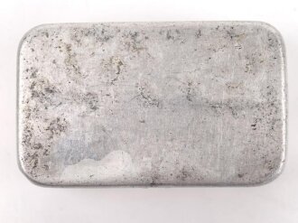 Zerlegbarer Metallrasierer in Aluminiumkästchen