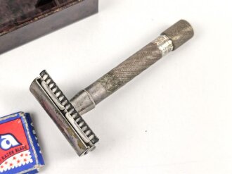 Metallrasierer in rotbrauner Preßstoffdose von Rotbart.