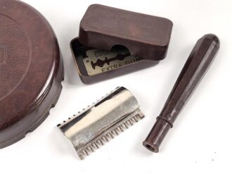 Preßstoffrasierer in ebensolcher Dose, Durchmesser...