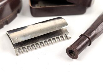 Preßstoffrasierer in ebensolcher Dose, Durchmesser...