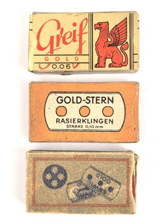 Drei Pack Rasierklingen, jeweils nicht auf...