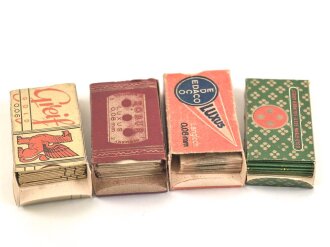 Vier Pack Rasierklingen, jeweils nicht auf Vollständigkeit geprüft