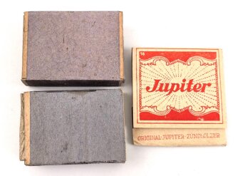 Drei Stück Zündholzverpackungen, meist leer