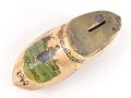 "Kriegsweihnacht Holland 1940" Kleiner Holzschuh als Spardose, Gesamtlänge 11,5cm