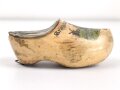 "Kriegsweihnacht Holland 1940" Kleiner Holzschuh als Spardose, Gesamtlänge 11,5cm