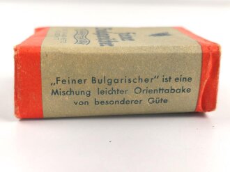 Pack " Feinster Bulgarischer Zigarettentabak" , ungeöffnet, Steuerbanderole mit schwach geprägtem Hakenkreuz