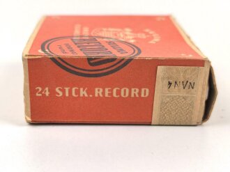 Pack " Sulima Record " Zigaretten, ungeöffnet, Steuerbanderole mit Hakenkreuz