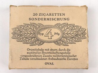 Pack " Sondermischung Typ 4" Zigaretten, geöffnet, Steuerbanderole mit Hakenkreuz