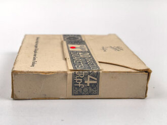 Pack " Sondermischung Typ 4" Zigaretten, geöffnet, Steuerbanderole mit Hakenkreuz