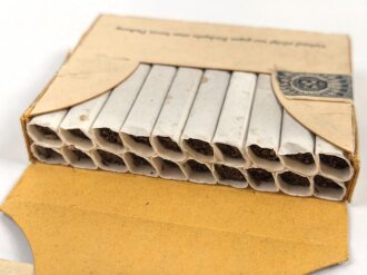 Pack " Sondermischung Typ 4" Zigaretten, geöffnet, Steuerbanderole mit Hakenkreuz