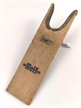 Stiefelauszieher " Stiefelknecht" aus Holz," Sturm DRGM" . Gesamtlänge 35cm