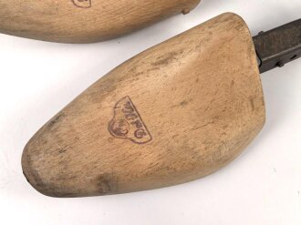 Paar Schuhspanner "Del Ka" sieht man so immer mal wieder in Offiziers Stiefeletten. Grösse 42/43, ungereinigtes Paar