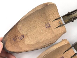 Paar Schuhspanner "Del Ka" sieht man so immer mal wieder in Offiziers Stiefeletten. Grösse 42/43, ungereinigtes Paar