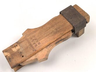 Stiefelauszieher " Kleinknecht" aus Holz," DRGM" . Gesamtlänge 27,5cm, leicht defektcm