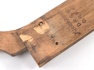 Stiefelauszieher " Kleinknecht" aus Holz," DRGM" . Gesamtlänge 27,5cm, leicht defektcm