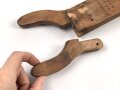 Stiefelauszieher " Kleinknecht" aus Holz," DRGM" . Gesamtlänge 27,5cm, leicht defektcm