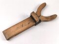 Stiefelauszieher " Kleinknecht" aus Holz," DRGM" . Gesamtlänge 27,5cm, leicht defektcm