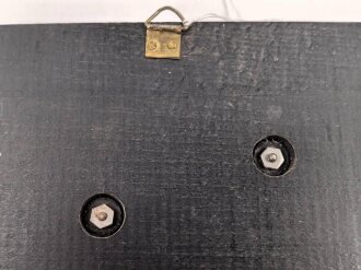 MG 08/15 , Dekorative Darstellung in versilbertem Sprizguß auf schwarzer Wandplakette, Maße 16 x 25cm