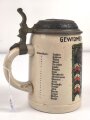 Erinnerungskrug, Steingut Bierkrug 0,5 Liter " Gewidmet vom Unteroffizier Korps 3. / Infanterie Regiment 26. Die schwärzung des Hakenkreuz entfernt, sonst gut. Gebrauchtes Stück, ungereinigt