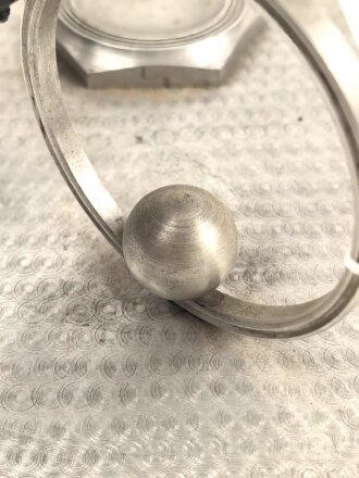 Luftwaffe, Erinnerungsgegenstand aus Aluminium / Zink. Maße der Grundplatte11,5 x 19cm